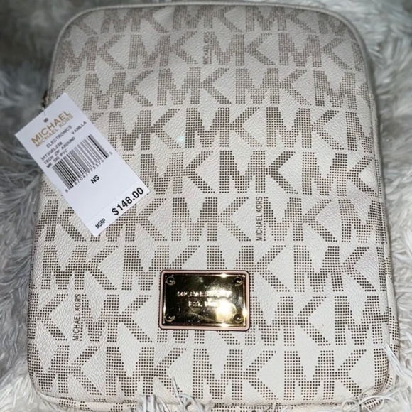 NWT Michael Kors IPad Cover - Picture 1 of 6